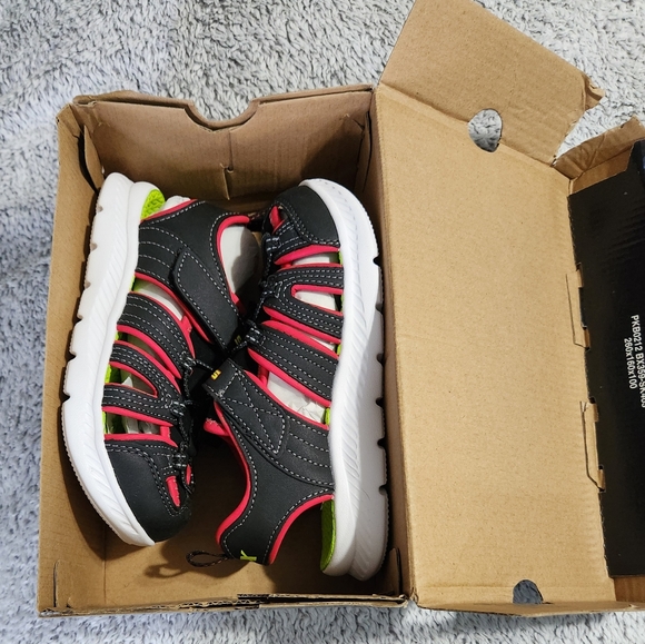 Brand New In Box Skechers Boys Youth Size 1 Sandals - Picture 1 of 10